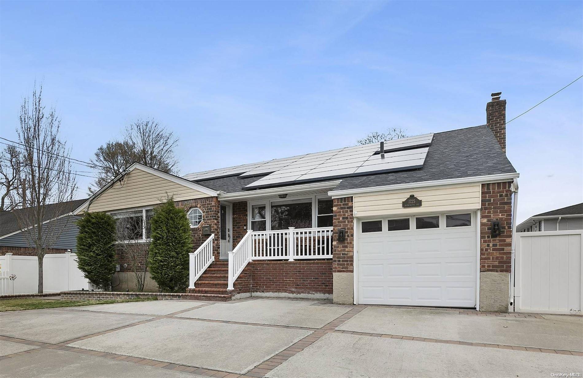 1725 Washington Avenue, Seaford