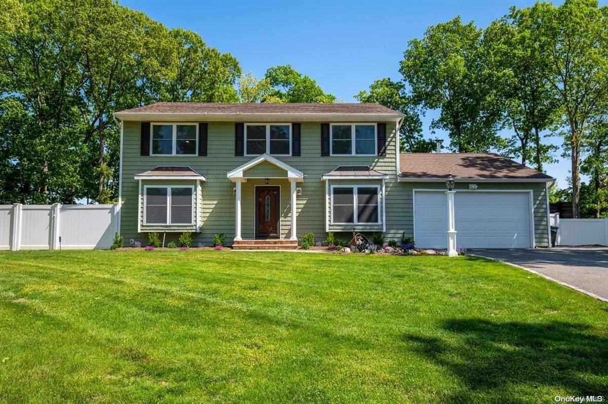 10 Driftwood Lane, Dix Hills