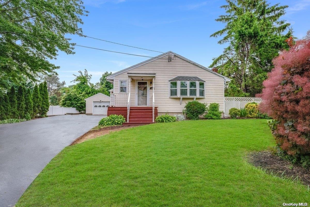 23 Rose Street, Smithtown