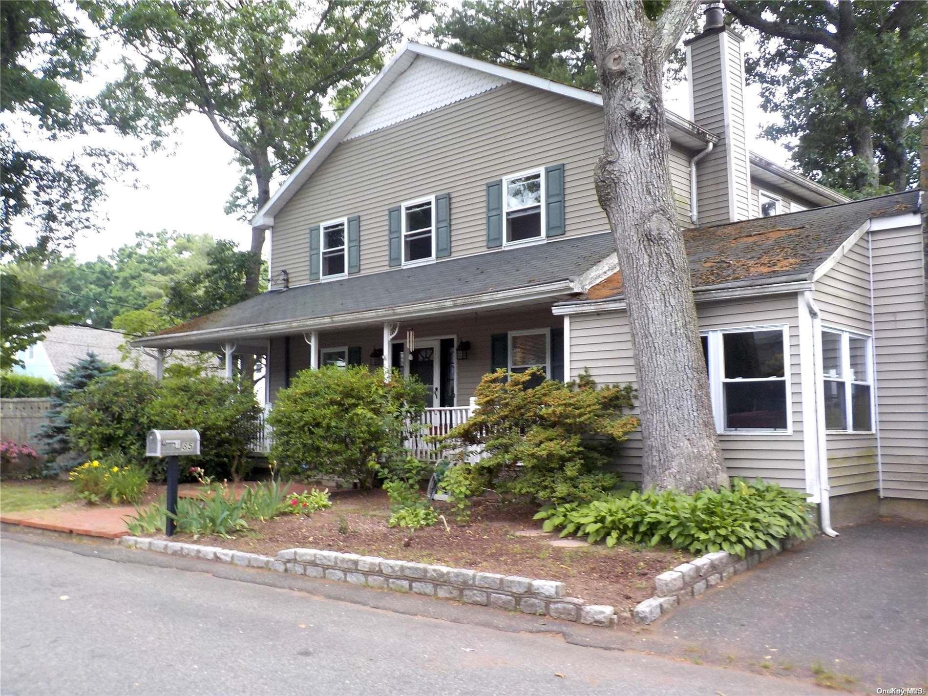 85 Shady Lane, Huntington