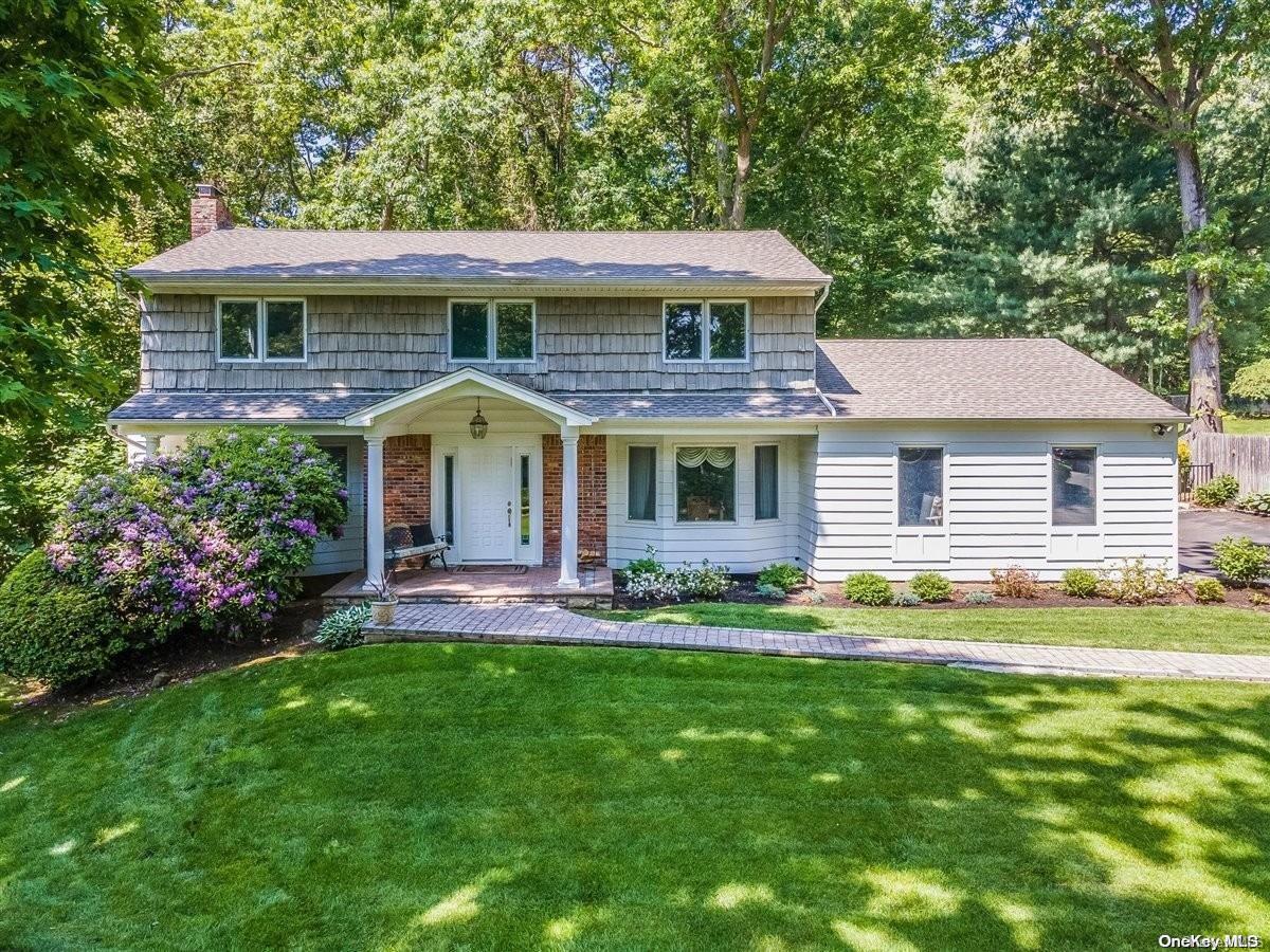 101 Village Hill Drive, Dix Hills