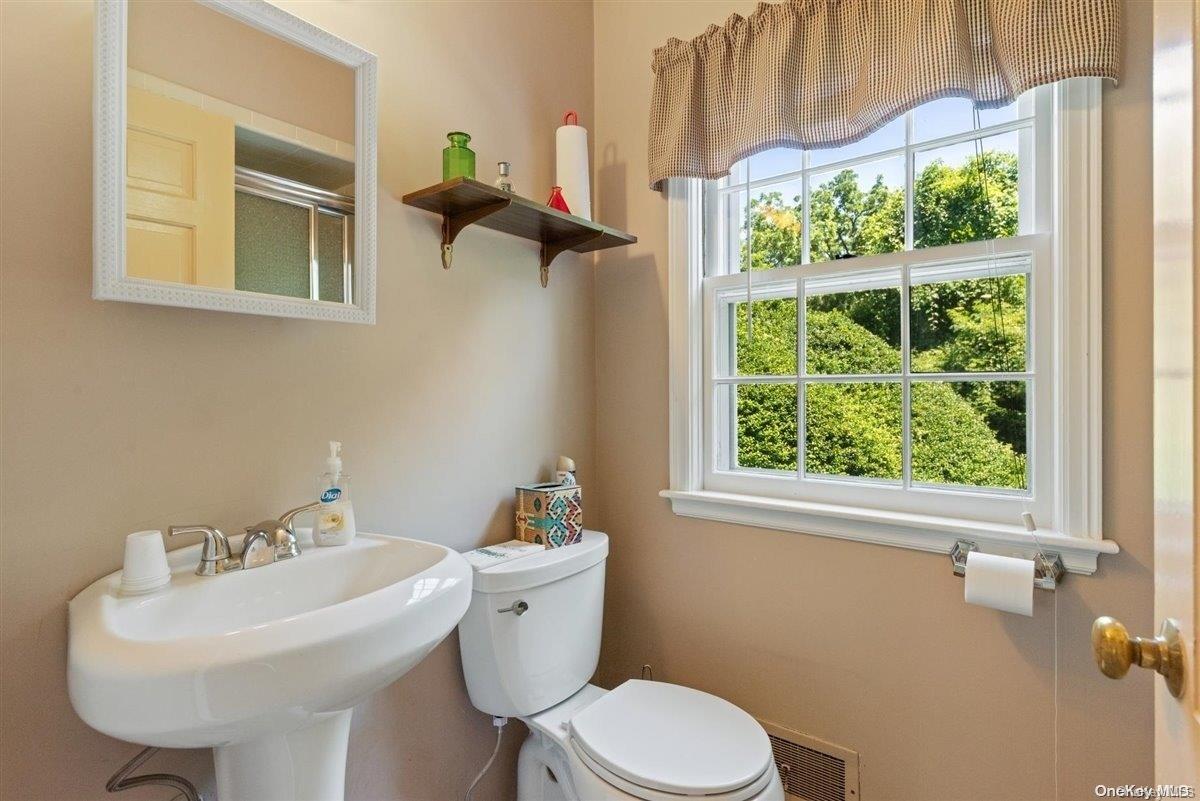 1132 Cedar Swamp Road — photo 17