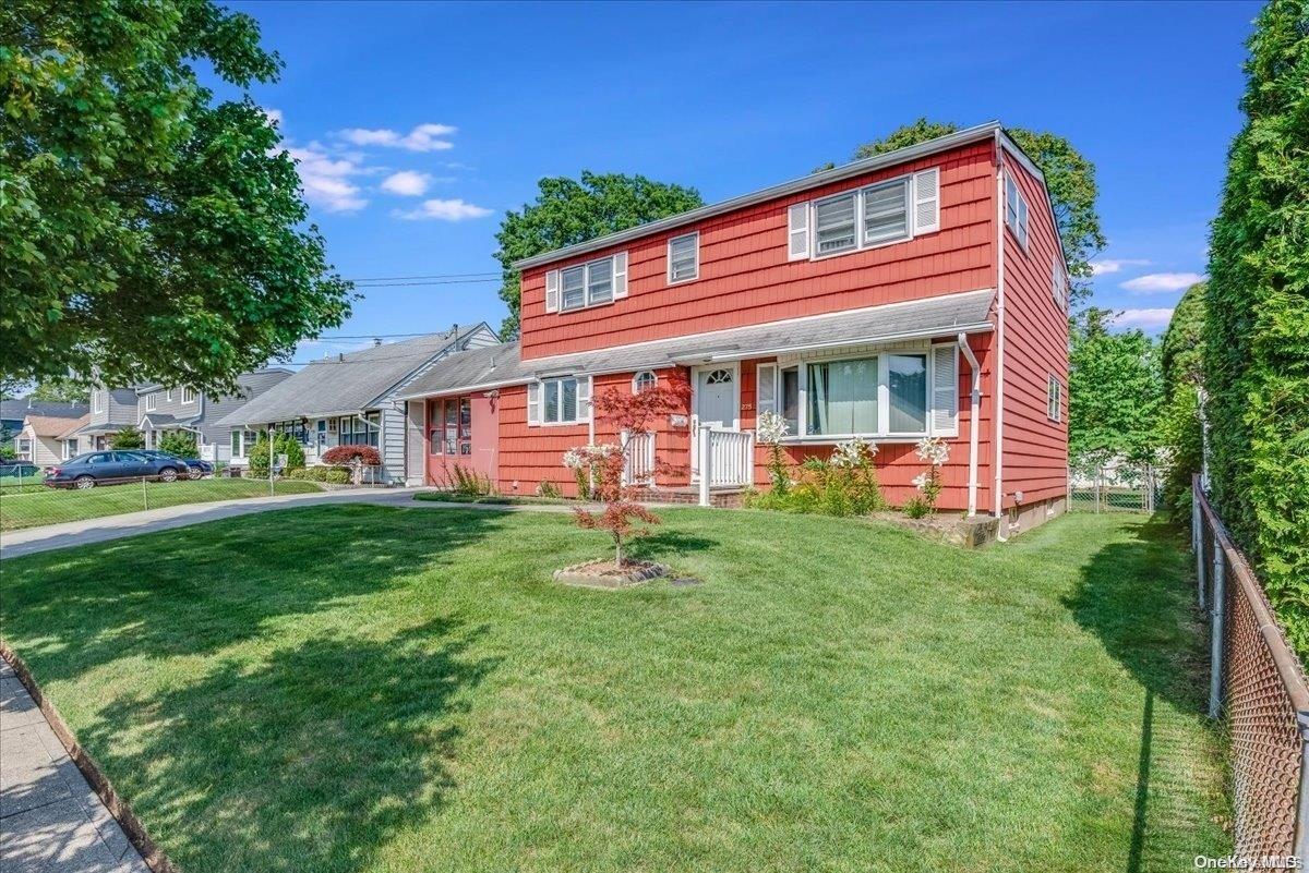 275 Eastlake Avenue, Massapequa Park