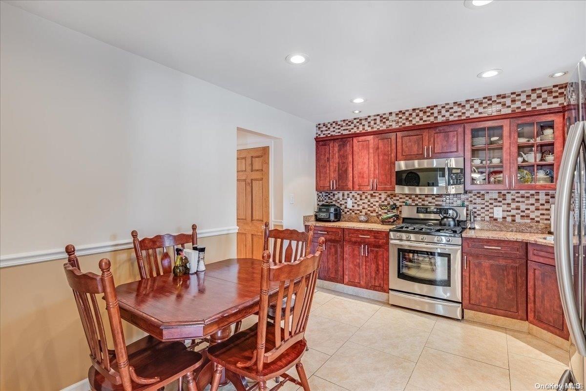 96 Peconic Drive — photo 12