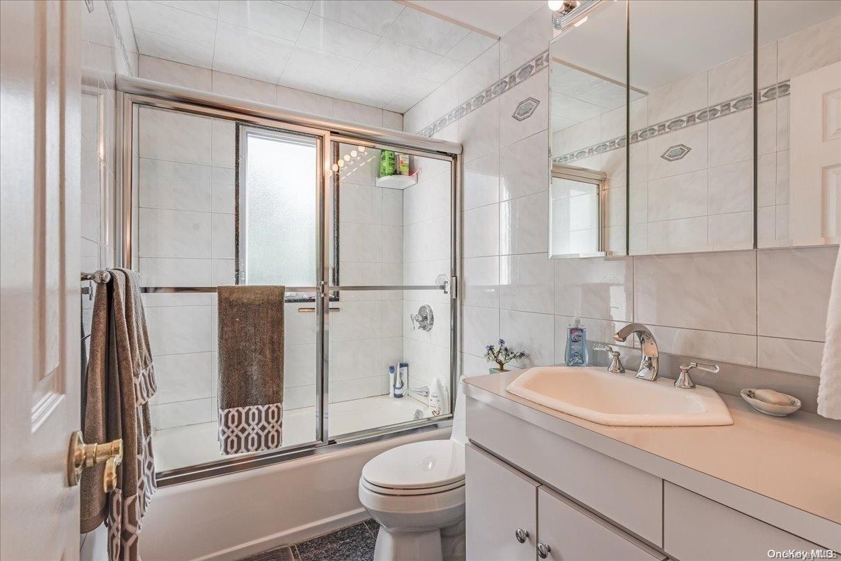 96 Peconic Drive — photo 17