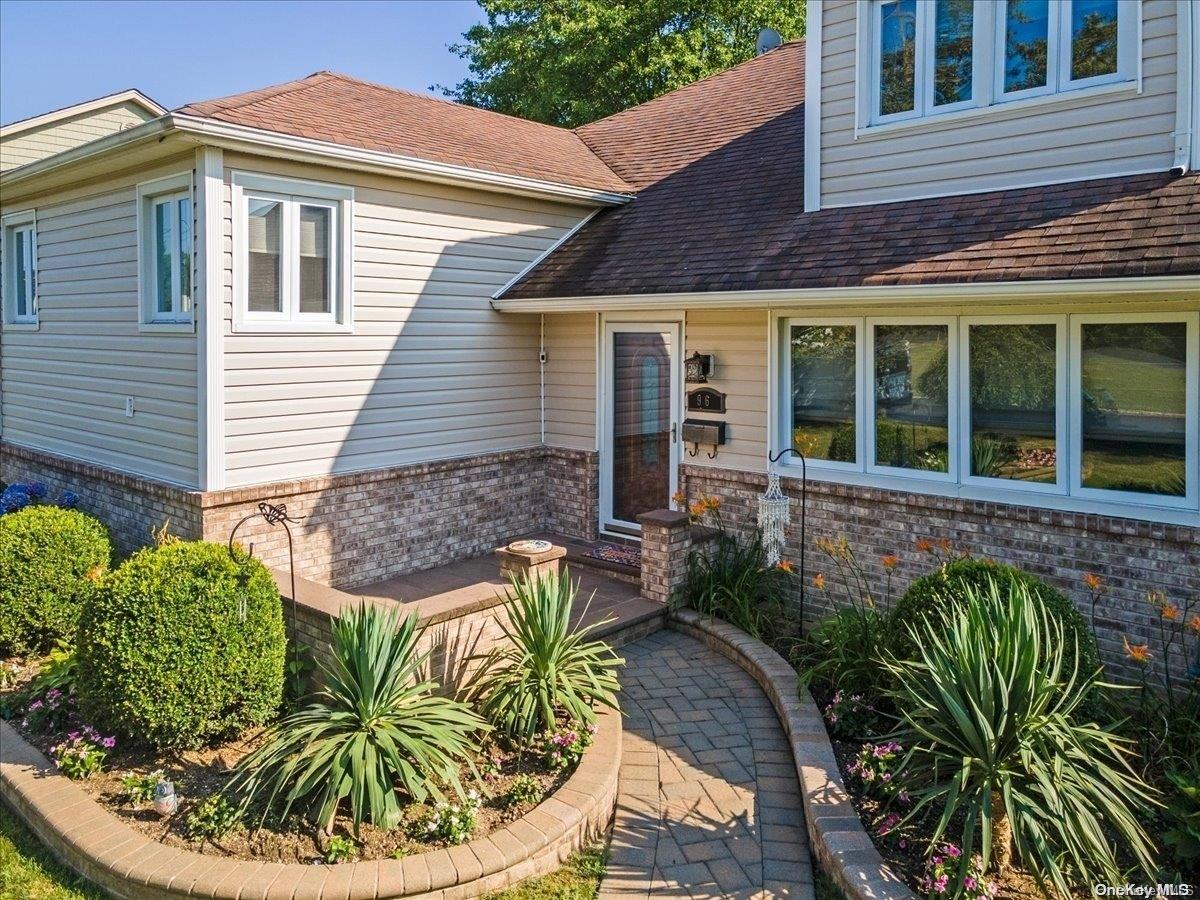 96 Peconic Drive — photo 2