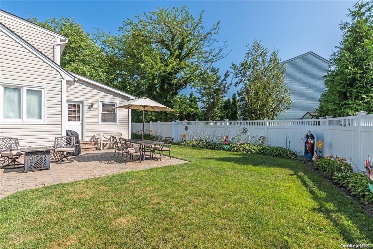 96 Peconic Drive — photo 30