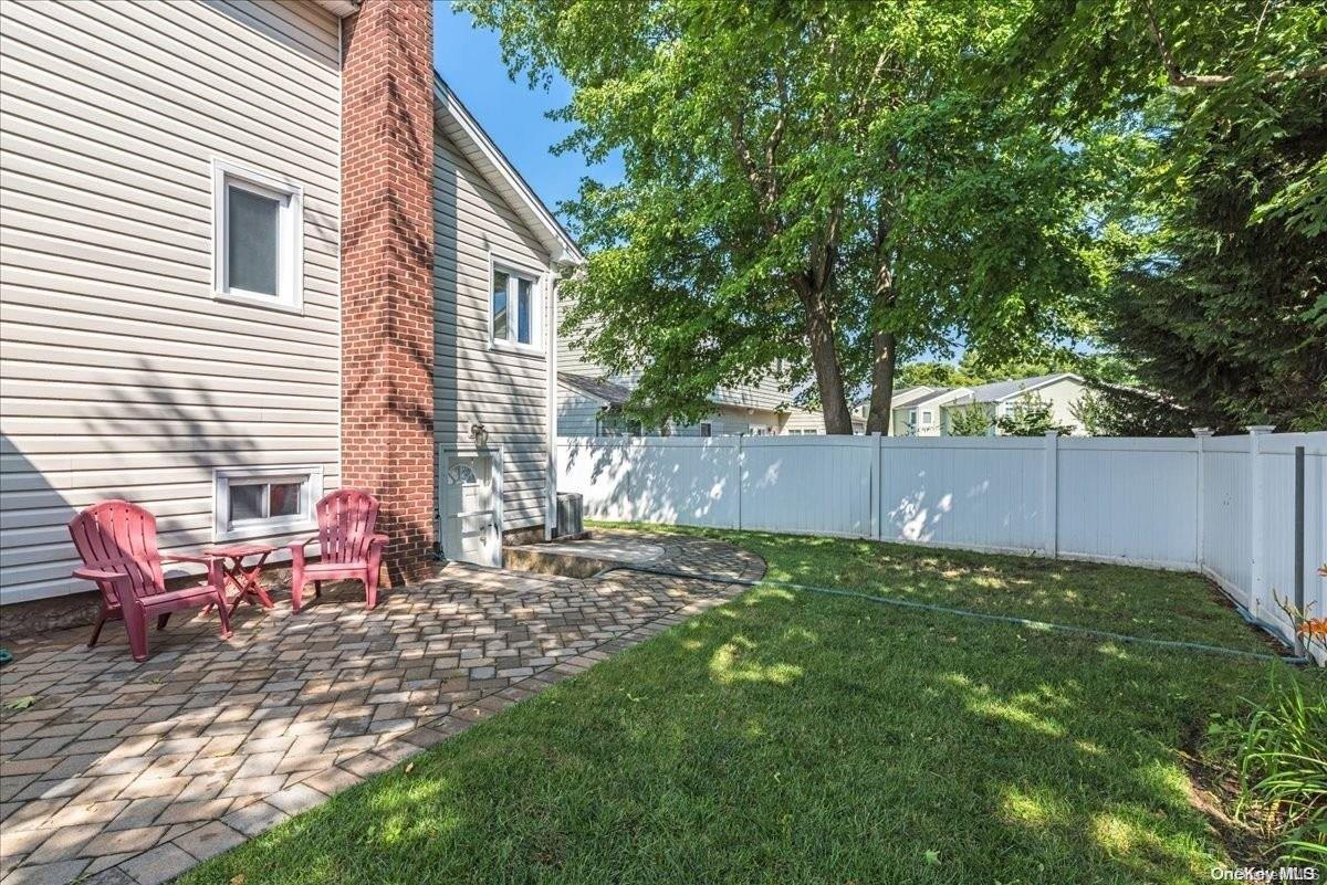96 Peconic Drive — photo 32