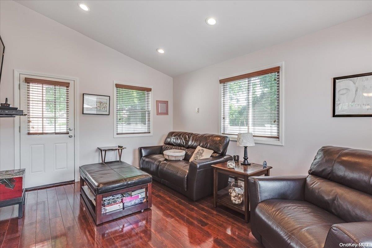 96 Peconic Drive — photo 10