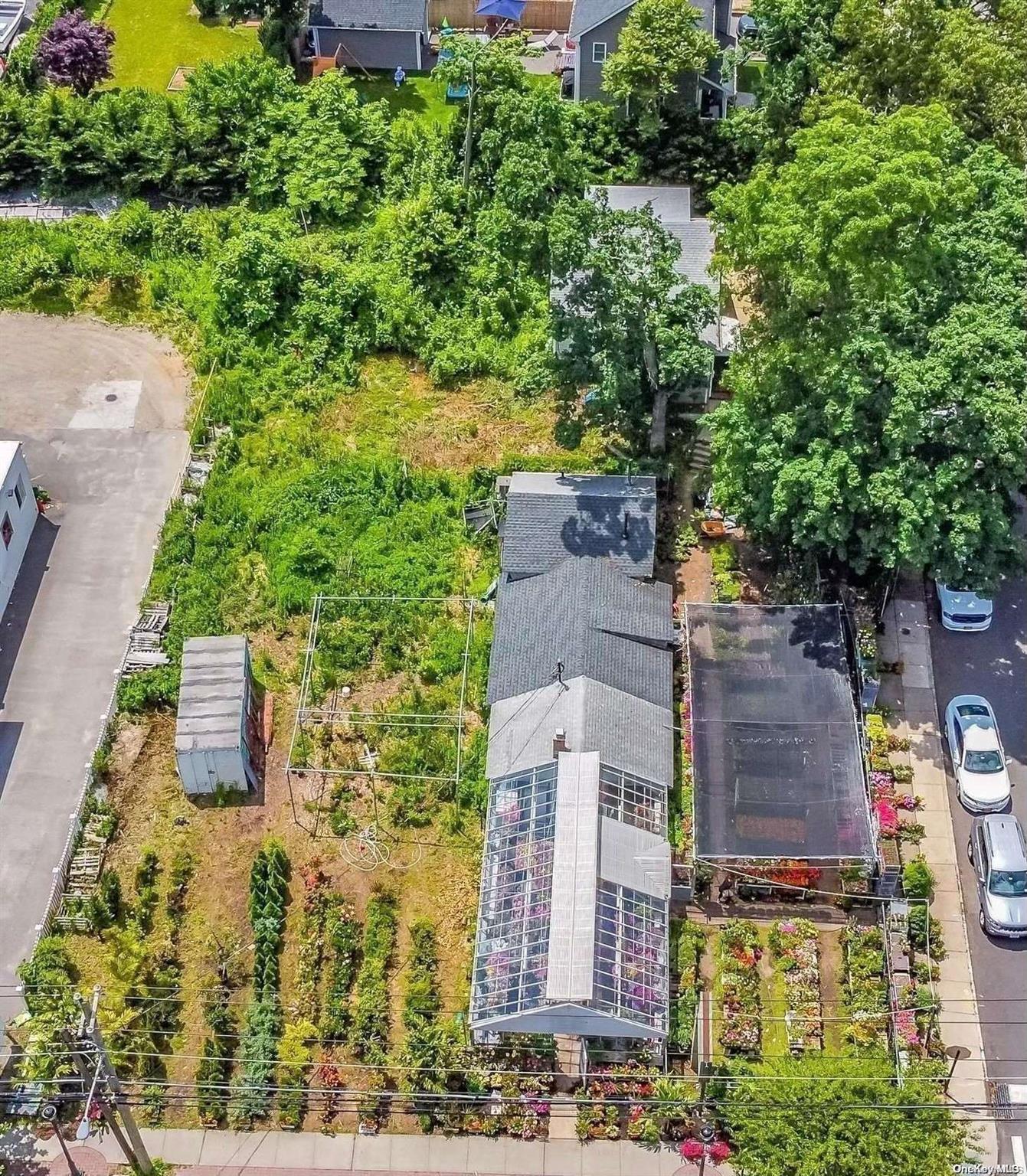 366 Larkfield Road, East Northport