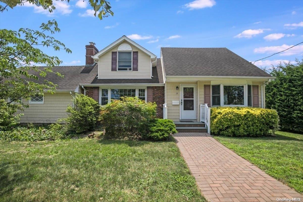 24 Suffolk Road, Massapequa