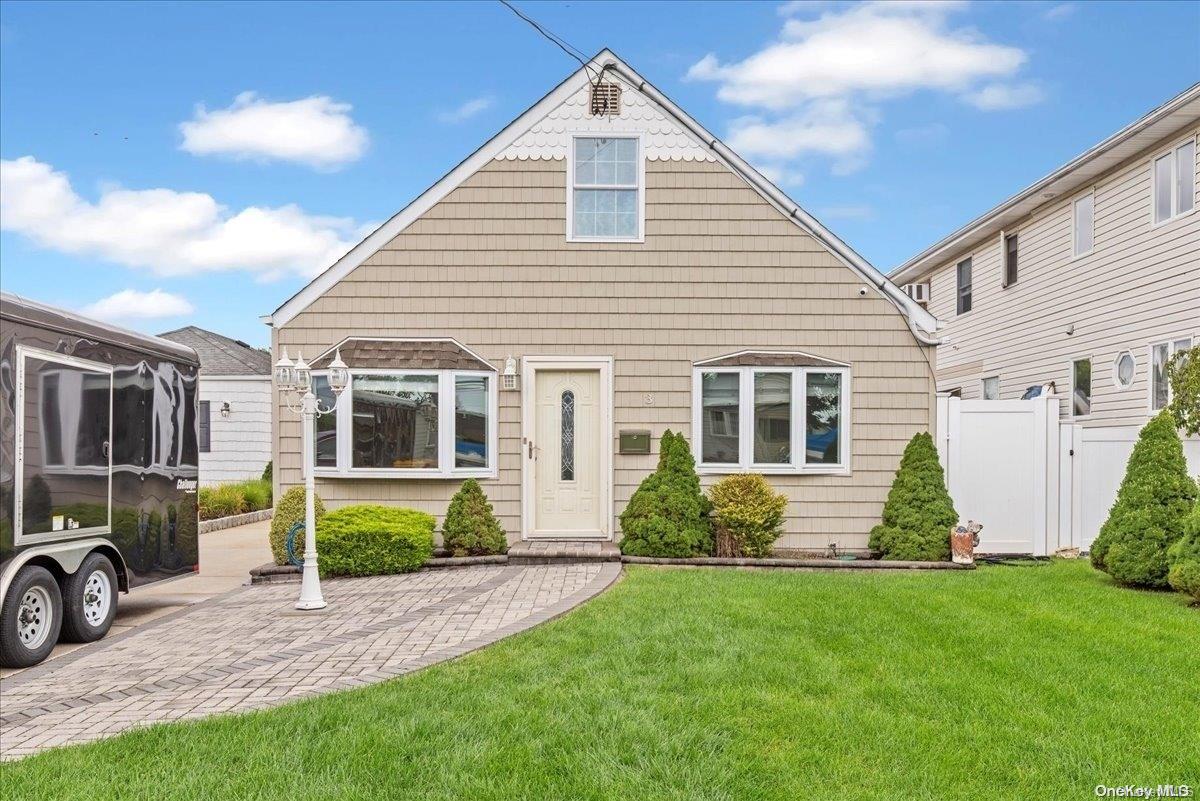 3 Flint Road, Amityville