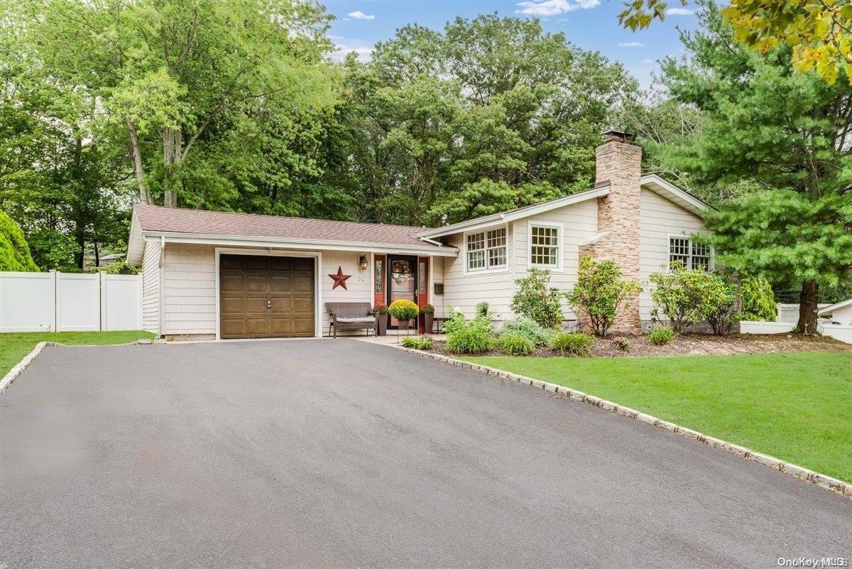 34 Lauren Avenue, Dix Hills