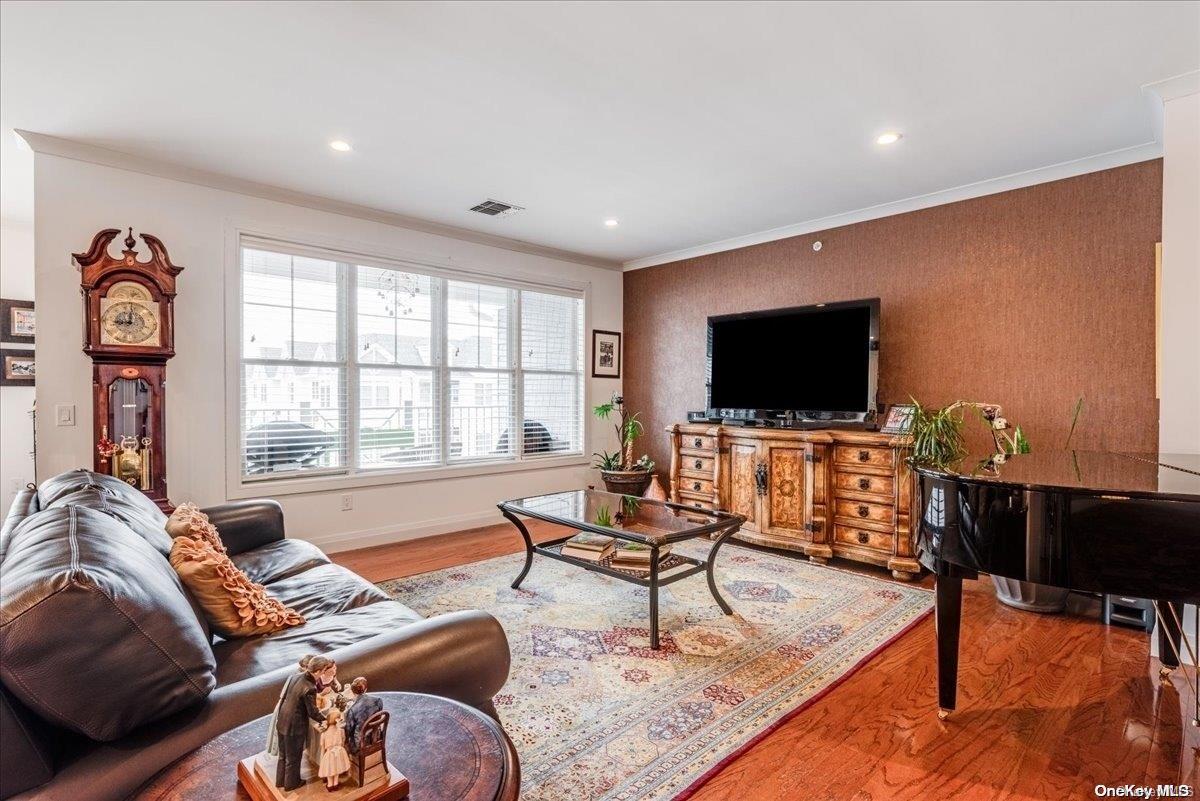 15302 Aspenwood Drive #302 — photo 4