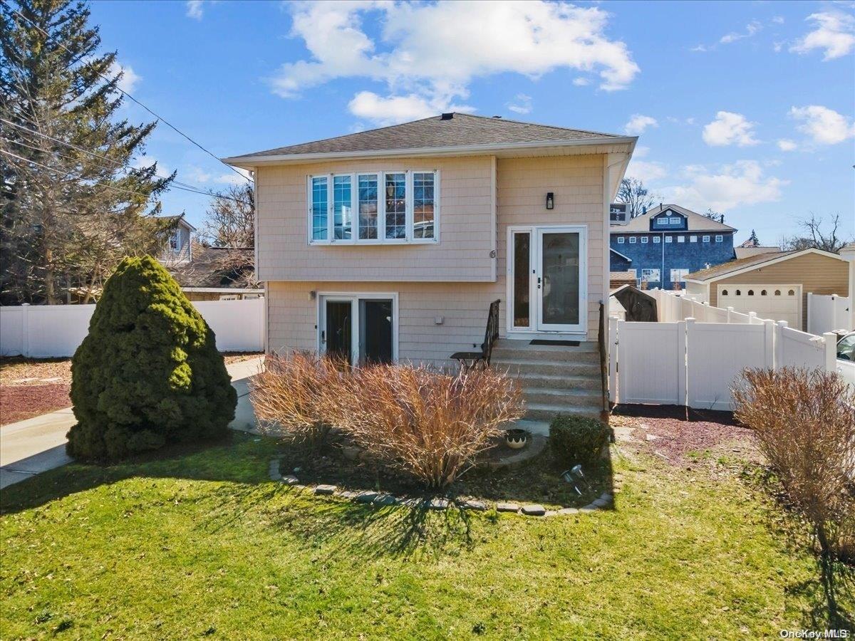 6 Thayer Place, West Islip