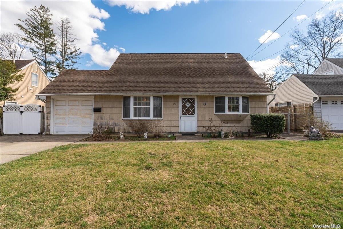 102 Cold Spring Road, Syosset