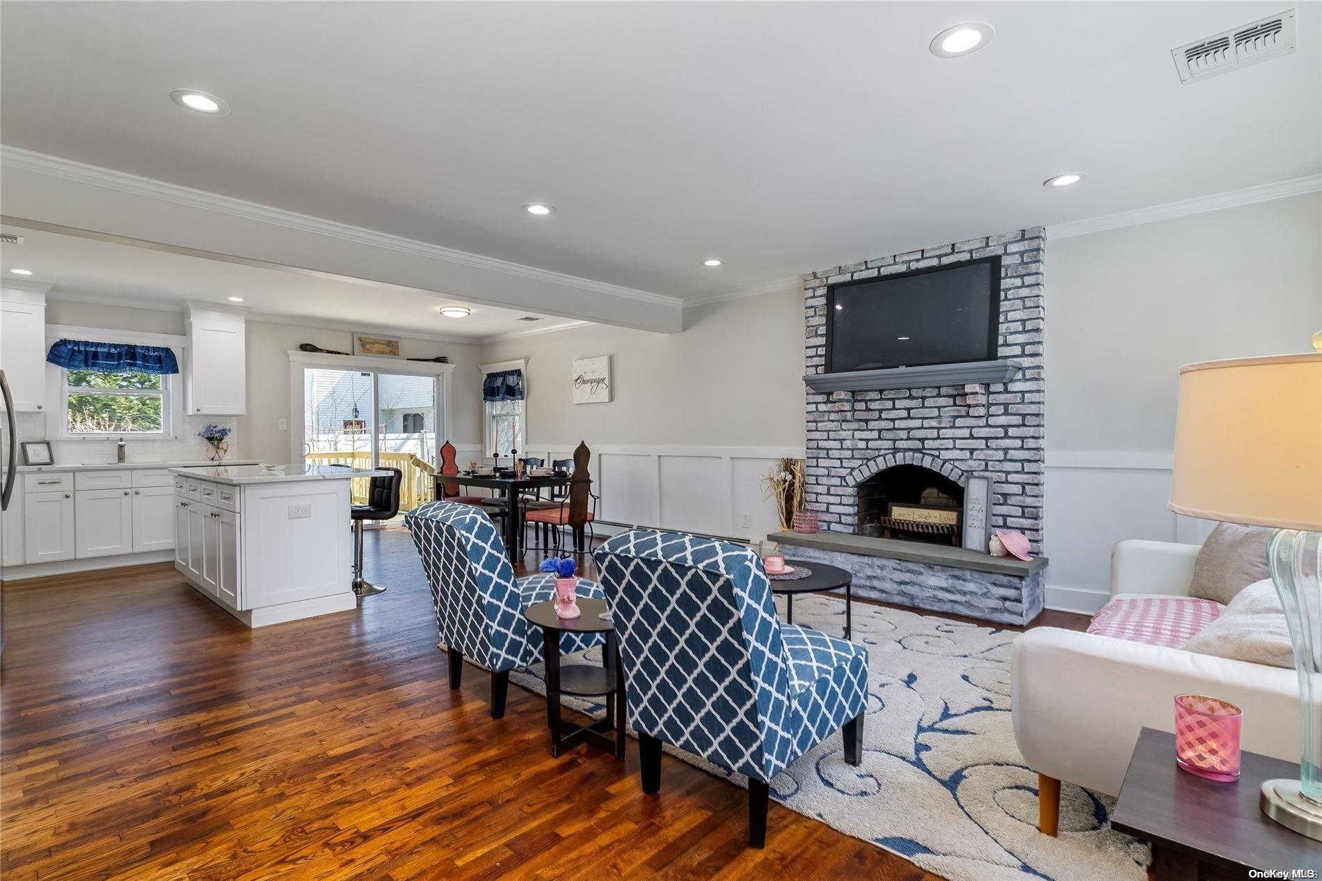 580 Seaford Avenue — photo 2