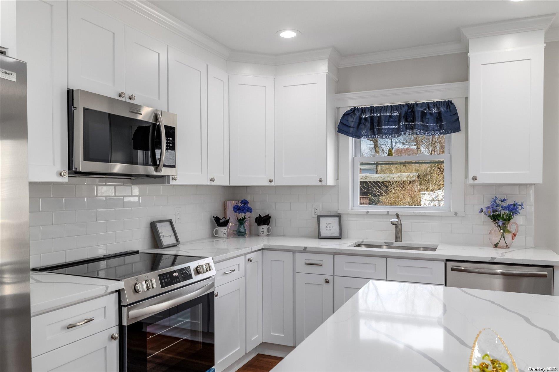 580 Seaford Avenue — photo 8