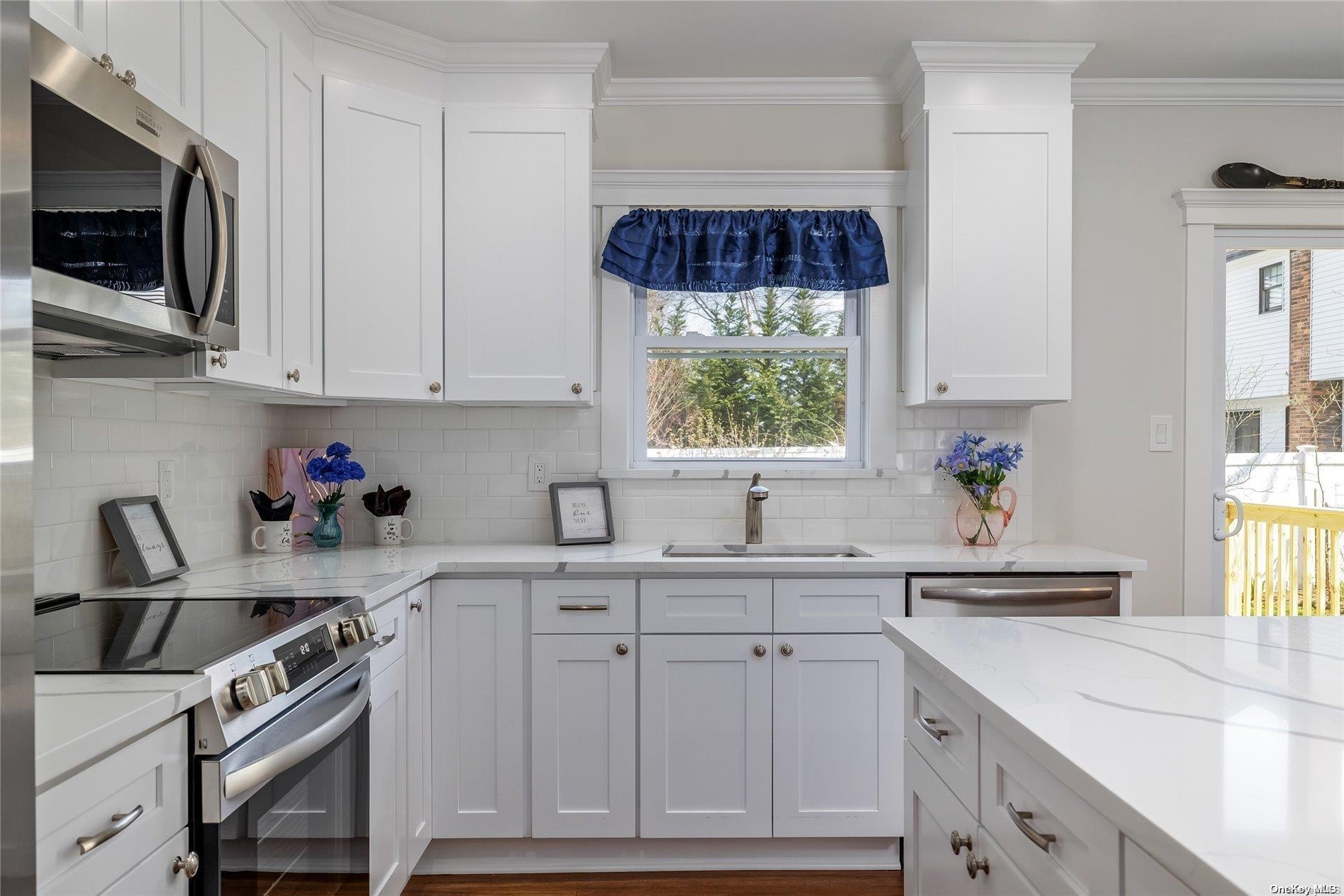 580 Seaford Avenue — photo 9