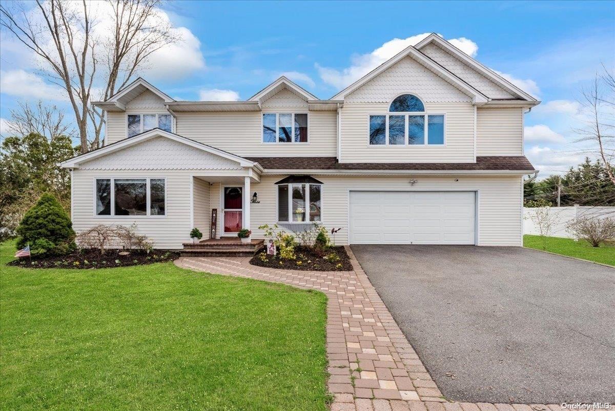 3 Mehan Lane, Dix Hills