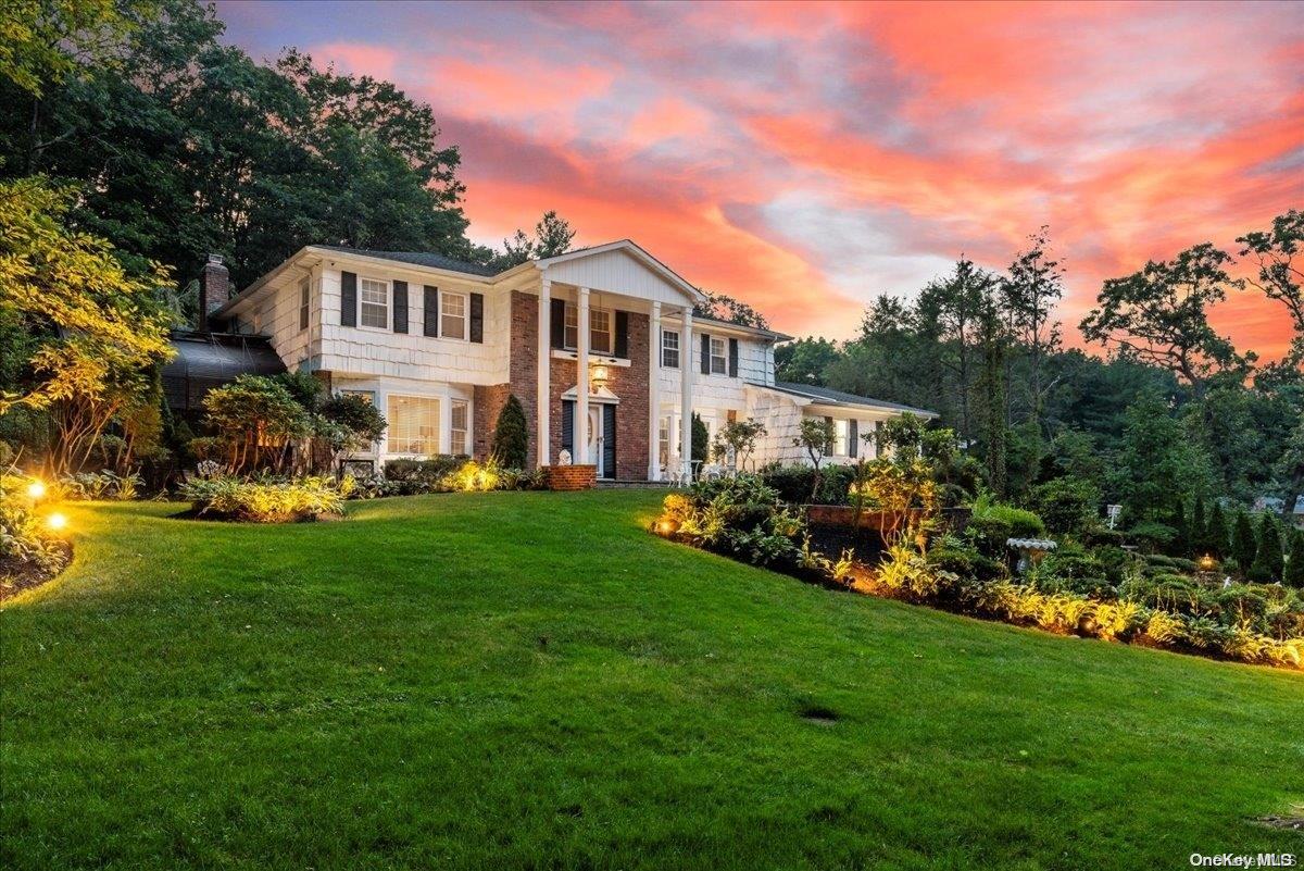 7 Stepping Stone Crescent, Dix Hills