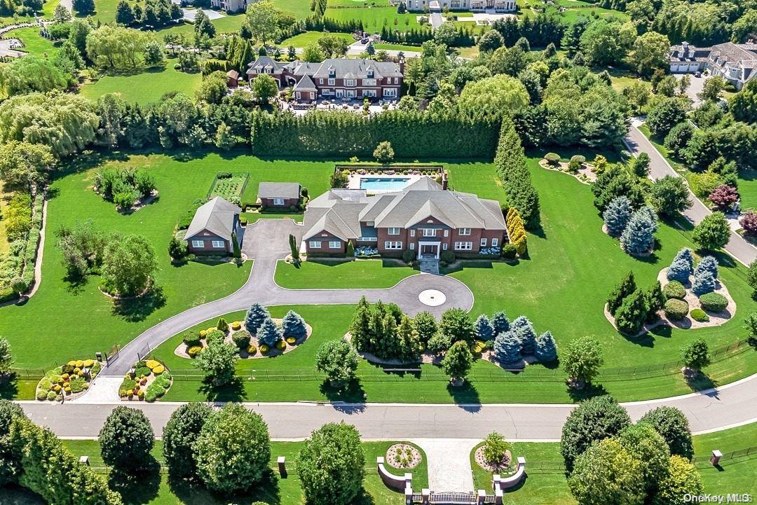 17 Hickory Drive, Old Brookville