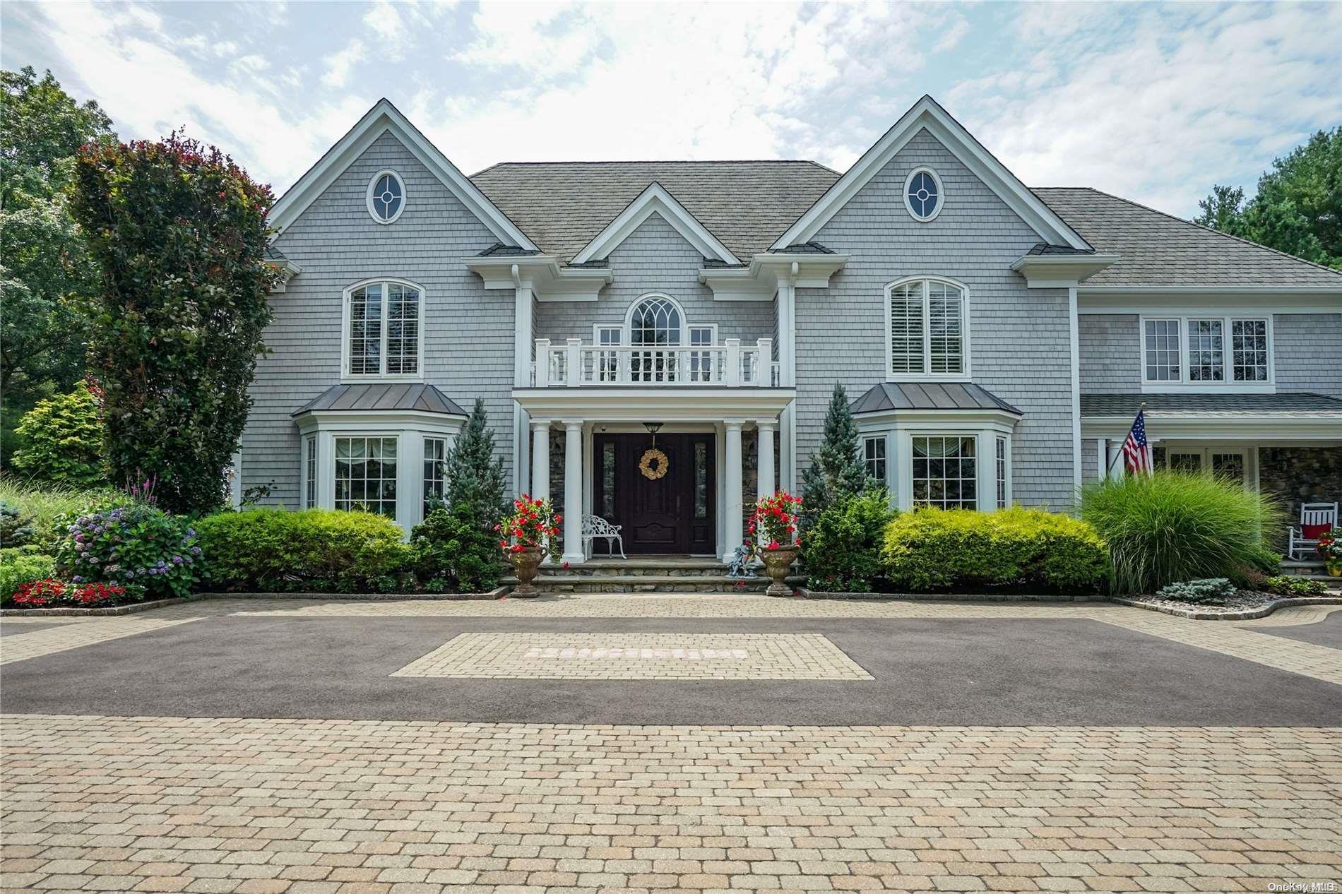 270 Foxhunt Crescent, Oyster Bay Cove