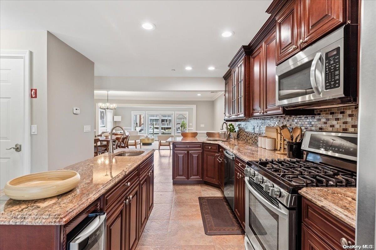 11 Alhambra Road — photo 4