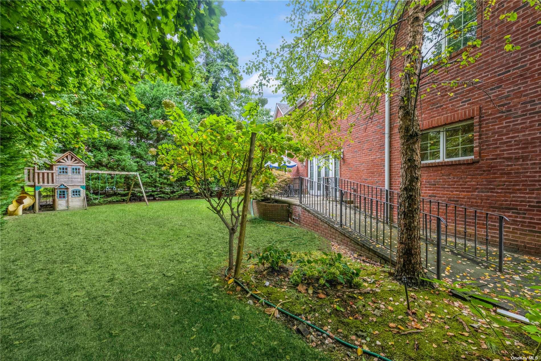 106 Willow Road — photo 32
