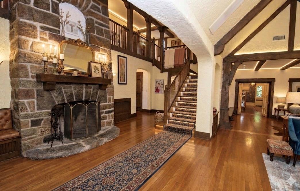 539 Manhasset Woods Road — photo 3