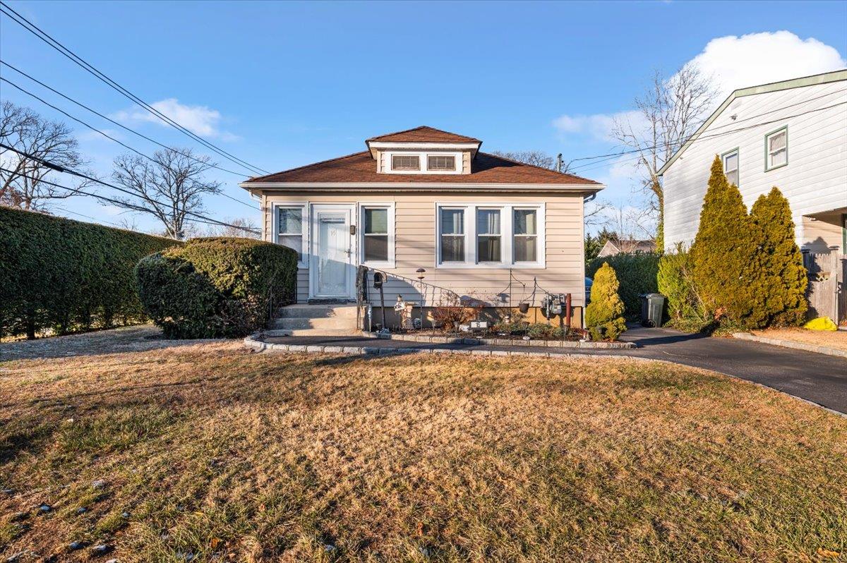 15 Cedar Street, Massapequa