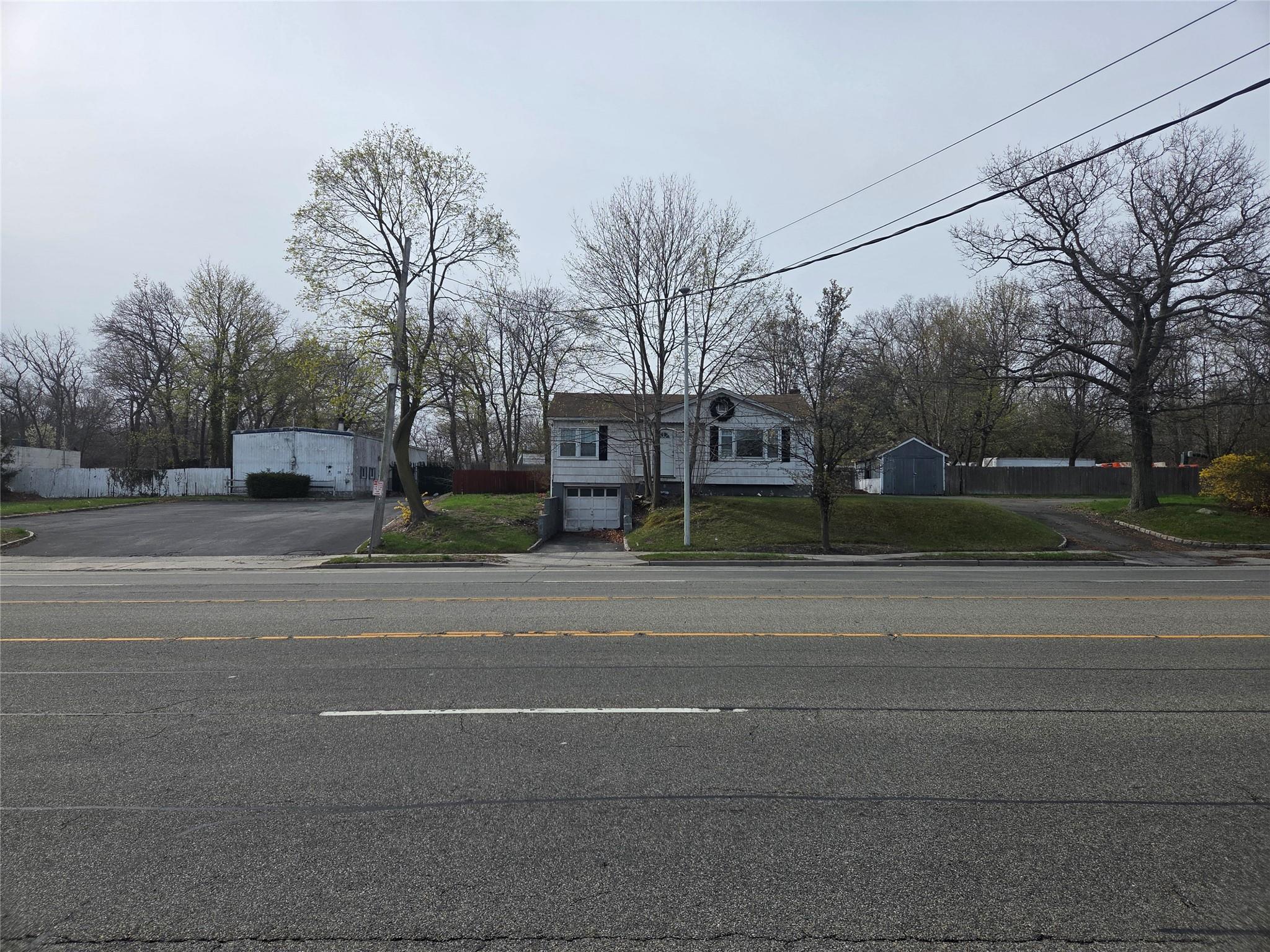 306 Route 25A, Mount Sinai