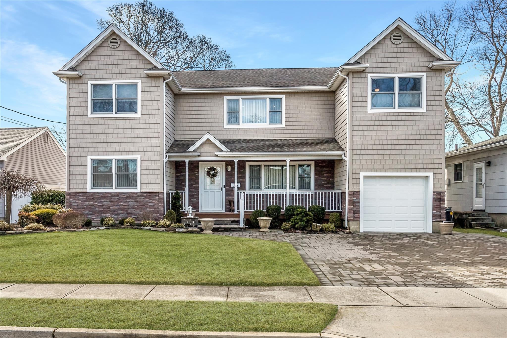222 Jerusalem Avenue, Massapequa Park