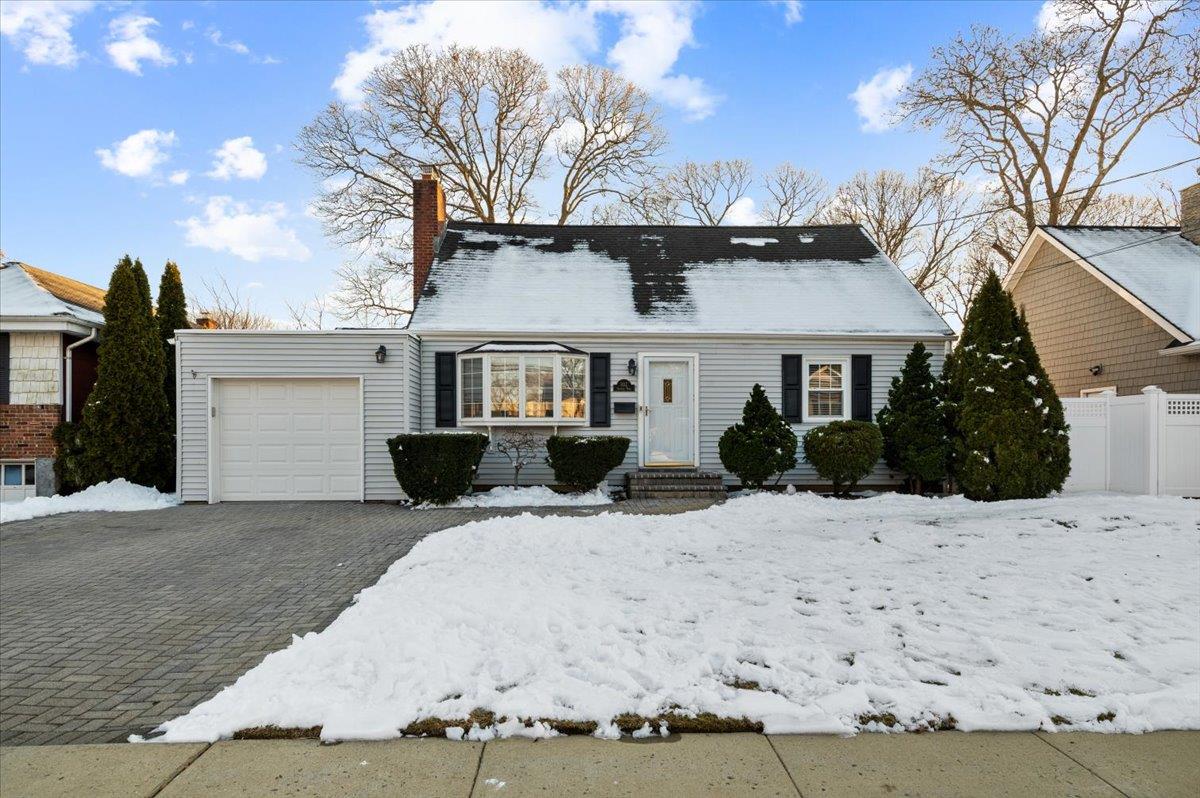 102 Suffolk Road, Massapequa