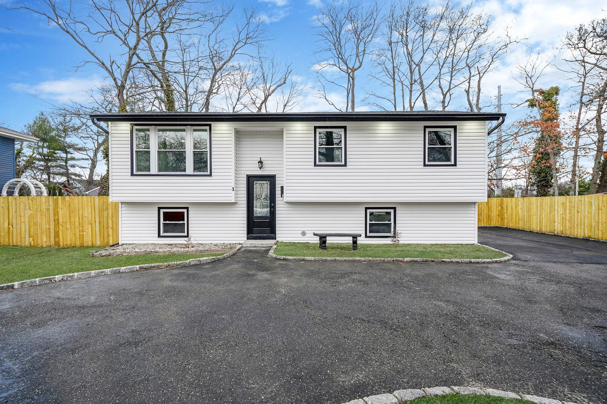 1 Oak Street, Islip