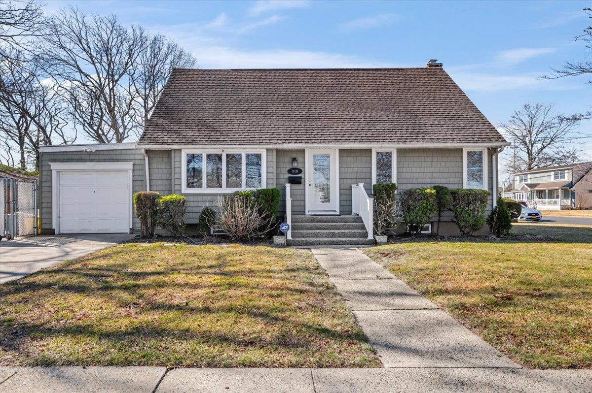 310 Clark Boulevard — photo 2