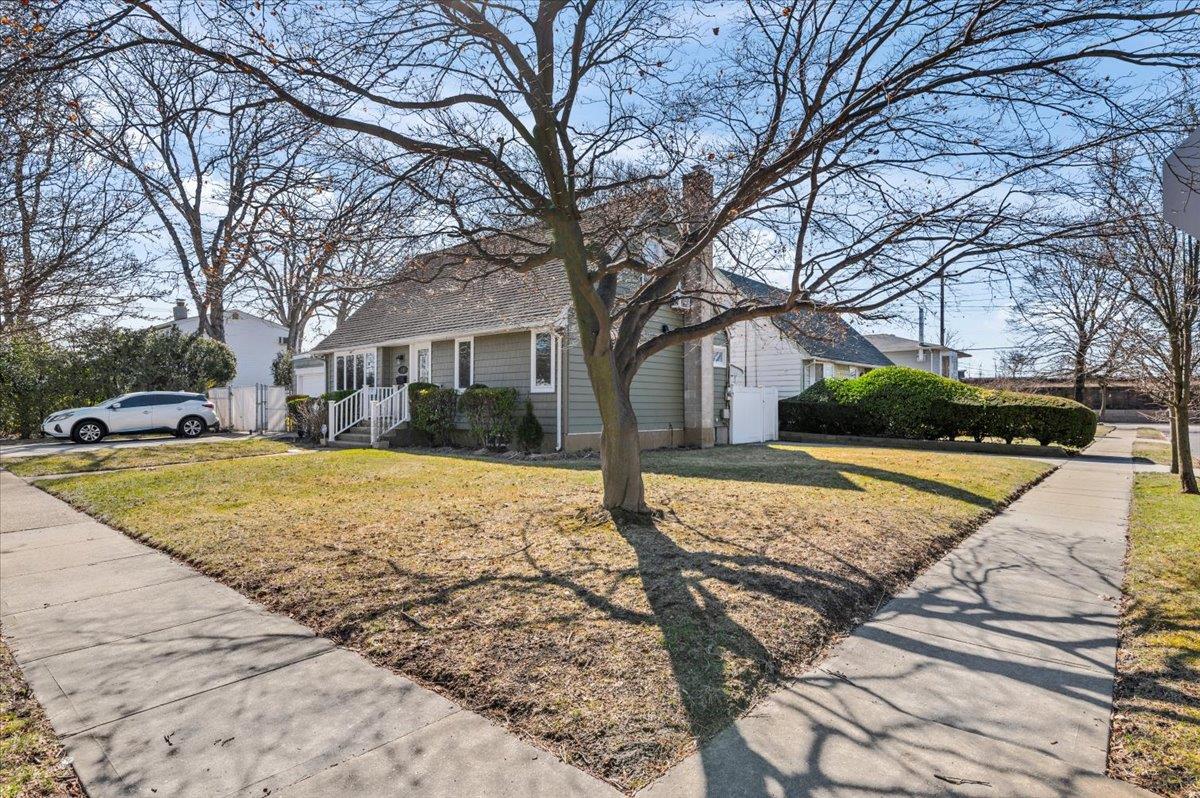 310 Clark Boulevard — photo 3