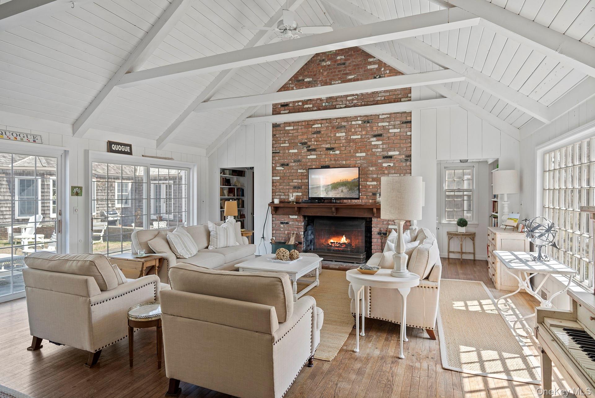 19 Quaquanantuck Lane — photo 10