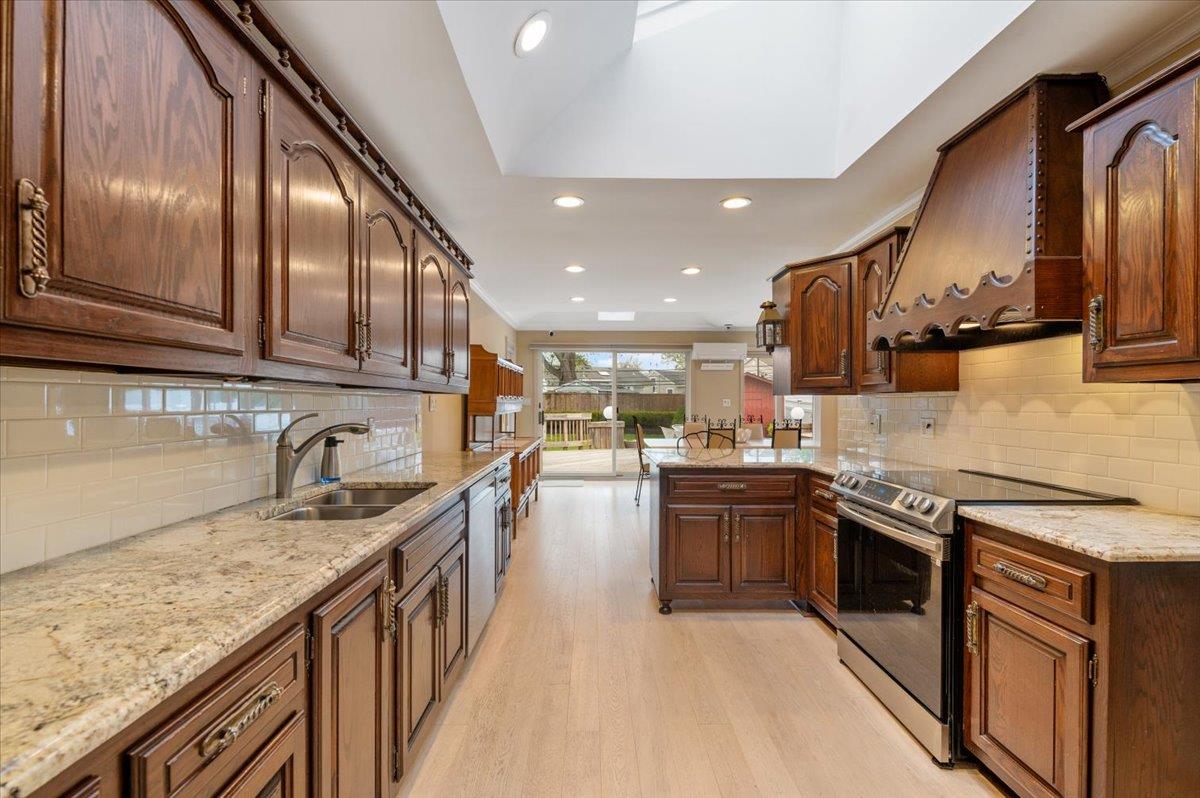 425 Queens Avenue — photo 8