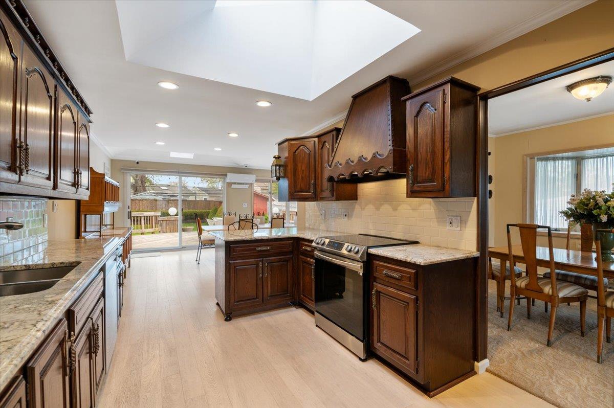 425 Queens Avenue — photo 9