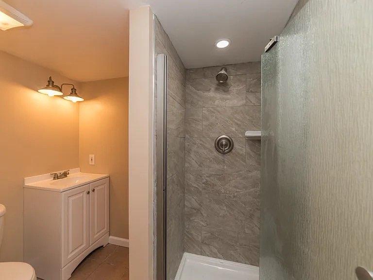 1044 Waverly Avenue — photo 14