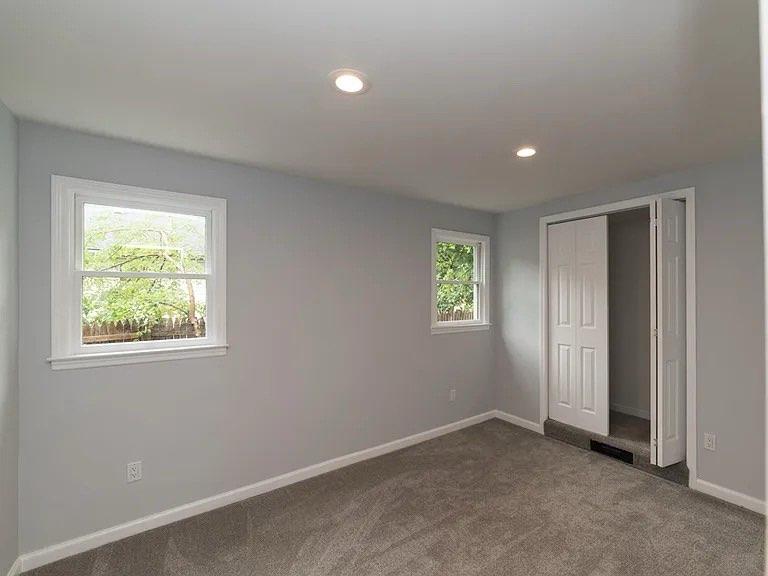 1044 Waverly Avenue — photo 9