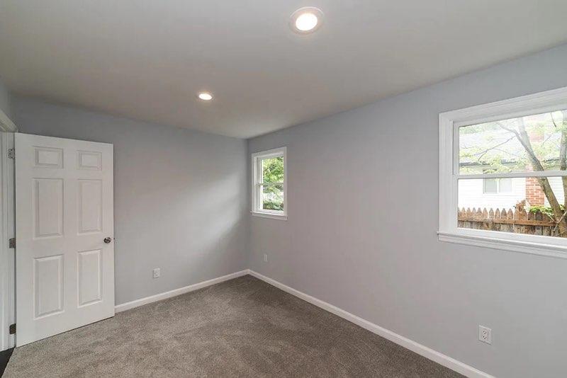 1044 Waverly Avenue — photo 10