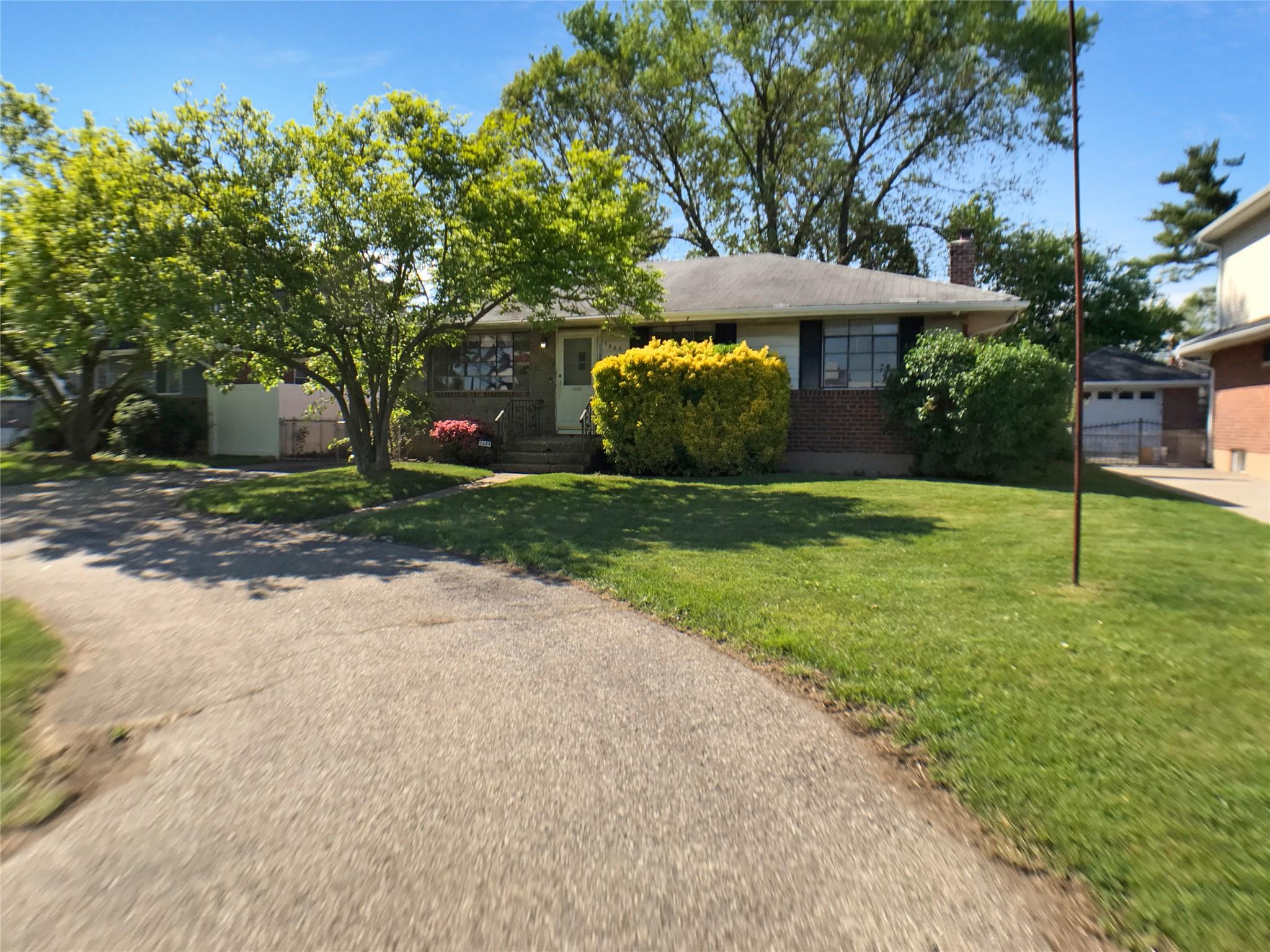 1689 Front Street