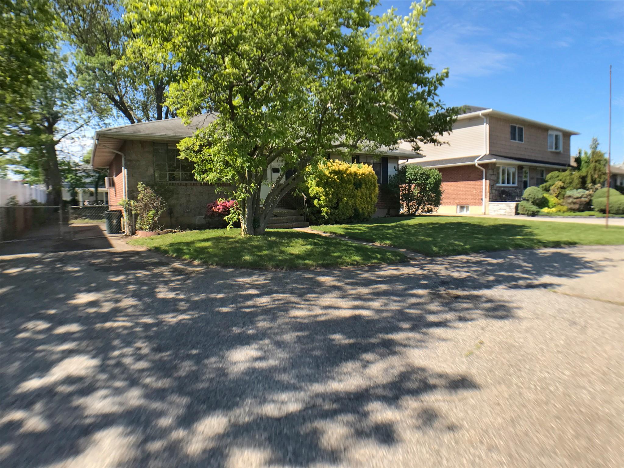 1689 Front Street — photo 9