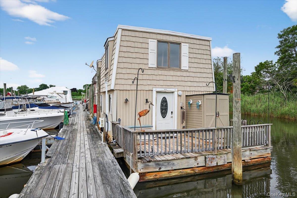 149 c Riverside Drive, Riverhead