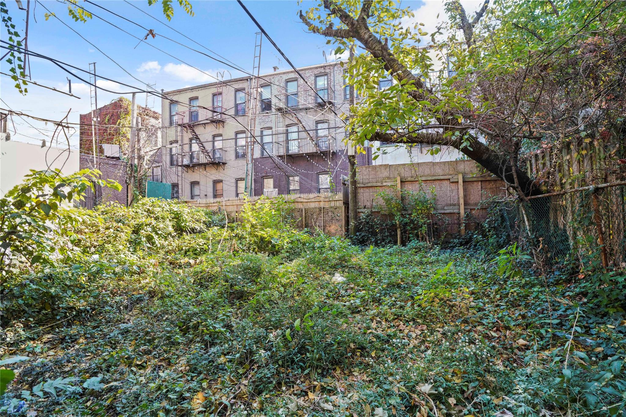 1670 Putnam Avenue — photo 19