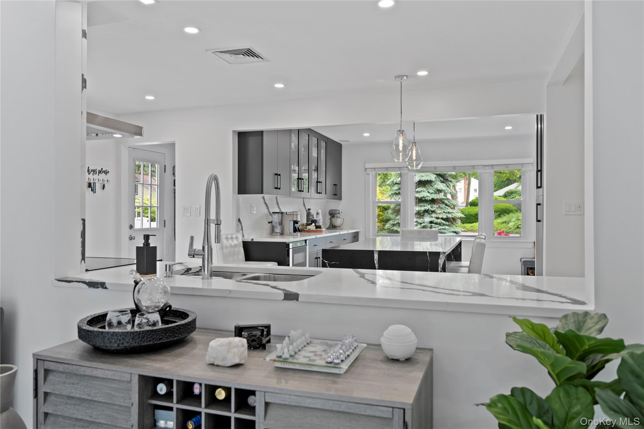 1 Bennett Avenue — photo 4