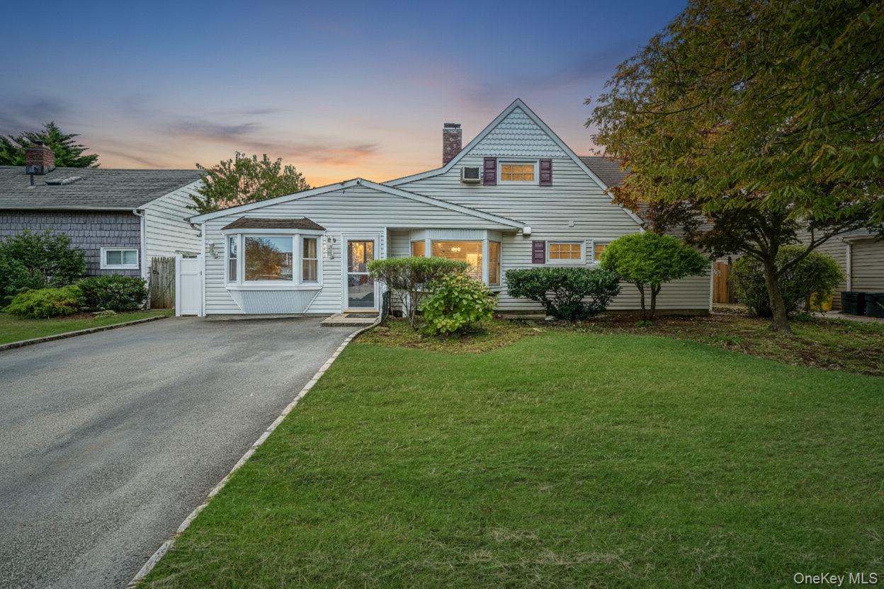 95 Lantern Road, Hicksville