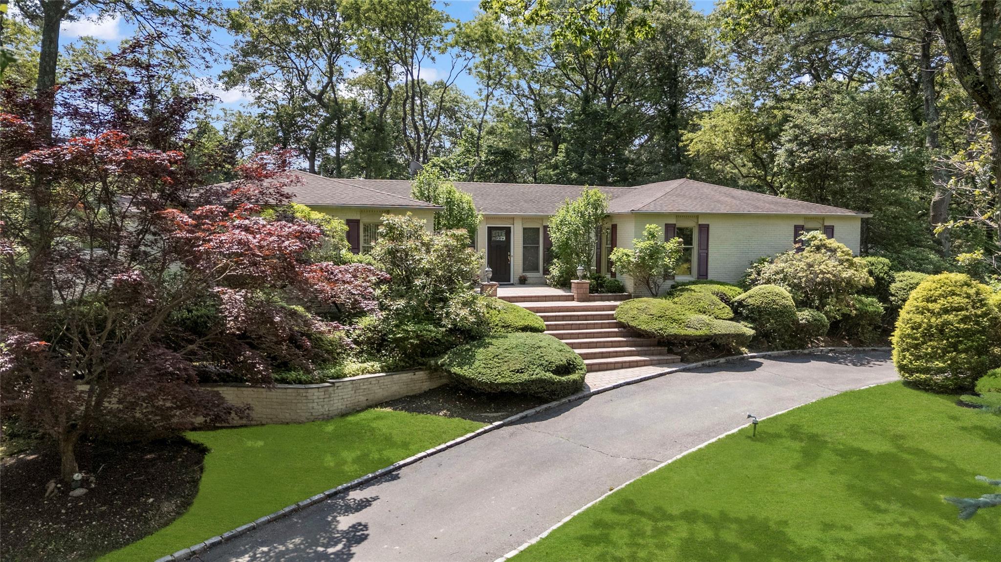 14 Durham Drive, Dix Hills